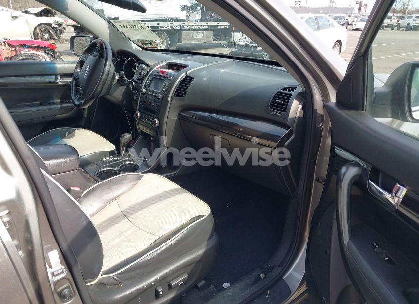 Photo 5 of 2013 Kia Sorento SX V6 (VIN 5XYKWDA2XDG323728)