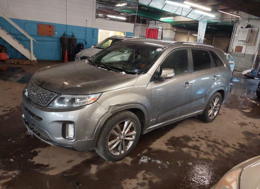 Photo 2 of 2015 Kia Sorento LIMITED V6 (VIN 5XYKWDA71FG578671)
