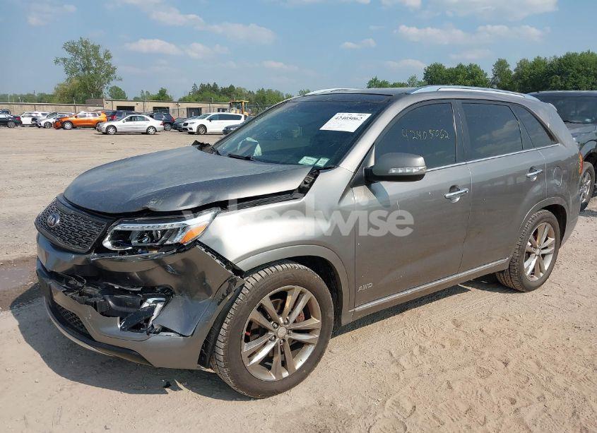 Photo 2 of 2015 Kia Sorento LIMITED V6 (VIN 5XYKWDA71FG582008)