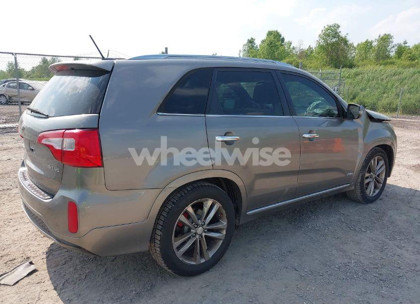 Photo 4 of 2015 Kia Sorento LIMITED V6 (VIN 5XYKWDA71FG582008)