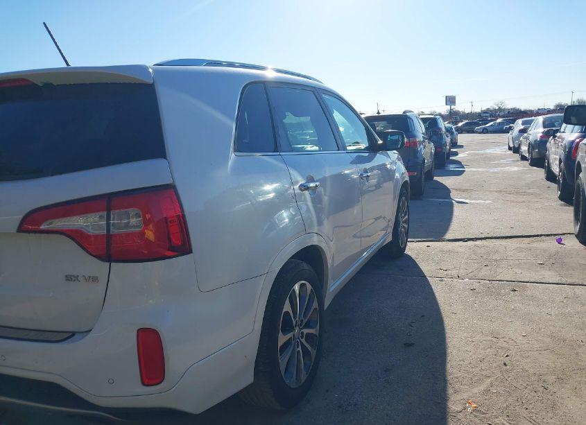 Photo 4 of 2015 Kia Sorento SX V6 (VIN 5XYKWDA72FG627862)