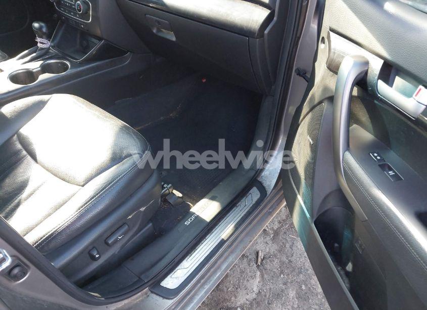 Photo 5 of 2015 Kia Sorento SX V6 (VIN 5XYKWDA77FG647122)