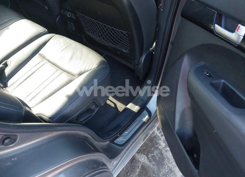 Photo 8 of 2015 Kia Sorento SX V6 (VIN 5XYKWDA77FG647122)