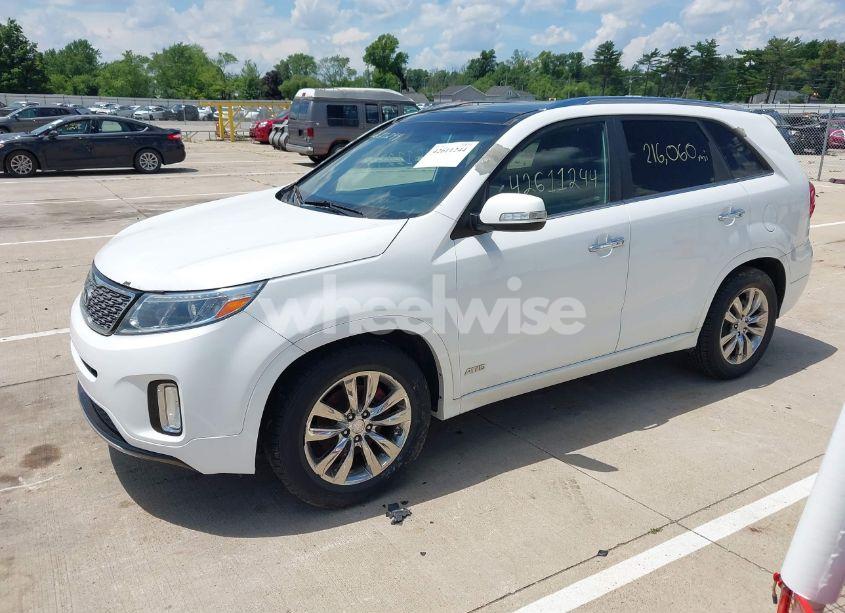 Photo 2 of 2014 Kia Sorento LIMITED V6 (VIN 5XYKWDA7XEG443445)