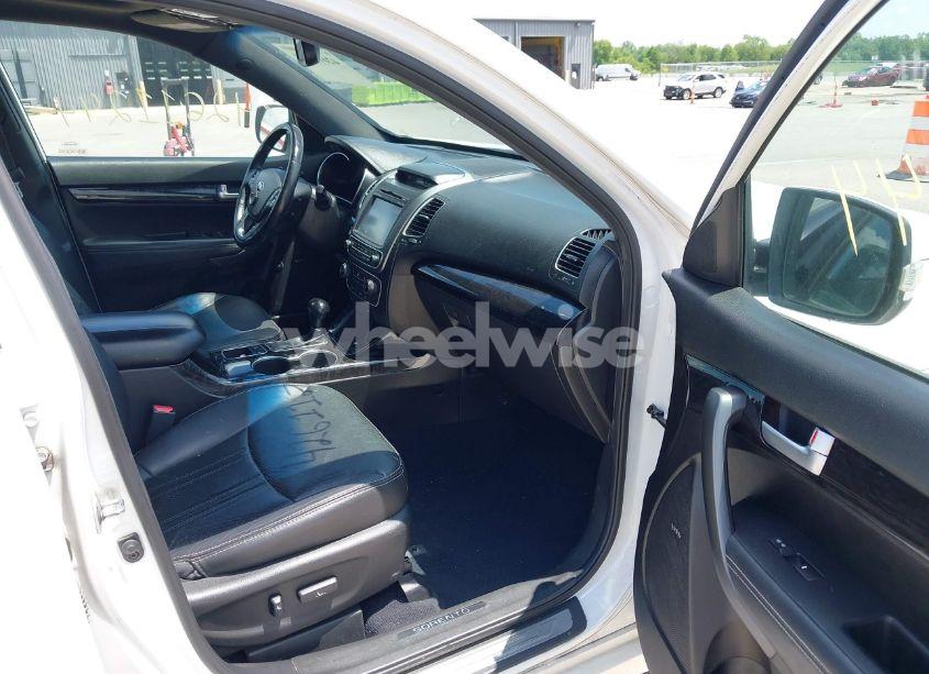 Photo 5 of 2014 Kia Sorento LIMITED V6 (VIN 5XYKWDA7XEG443445)