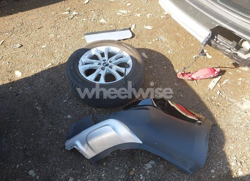 Photo 12 of 2020 Kia Telluride LX (VIN 5XYP24HC1LG010534)