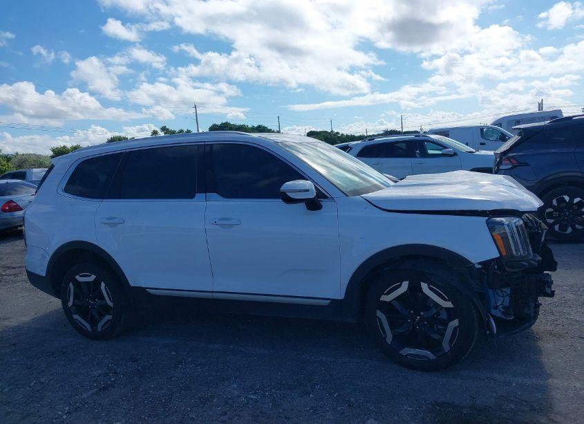 Photo 14 of 2023 Kia Telluride EX (VIN 5XYP34GC0PG341741)