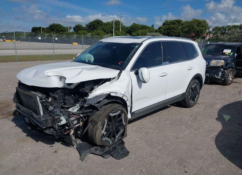 Photo 2 of 2023 Kia Telluride EX (VIN 5XYP34GC0PG341741)