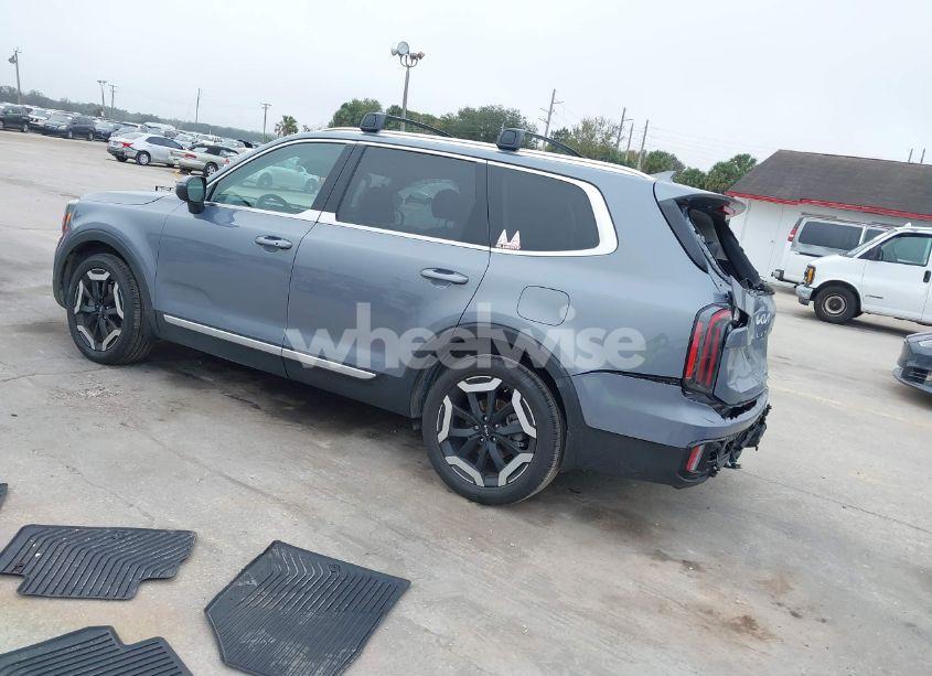 Photo 3 of 2023 Kia Telluride EX (VIN 5XYP34GC7PG356057)