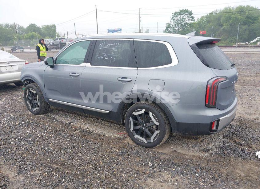 Photo 3 of 2024 Kia Telluride EX (VIN 5XYP34GC8RG493124)