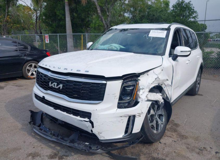 Photo 2 of 2022 Kia Telluride EX (VIN 5XYP34HC5NG253201)