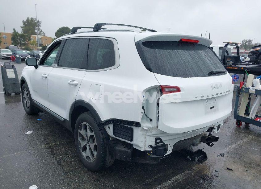 Photo 3 of 2022 Kia Telluride EX (VIN 5XYP34HCXNG275288)