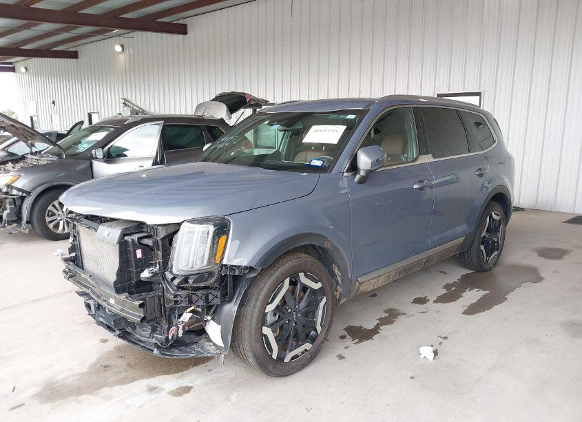 Photo 2 of 2023 Kia Telluride EX (VIN 5XYP3DGC9PG333606)