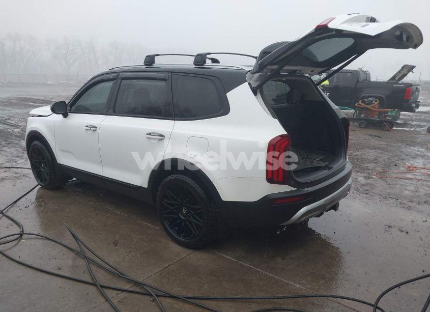 Photo 3 of 2020 Kia Telluride EX (VIN 5XYP3DHC2LG039778)