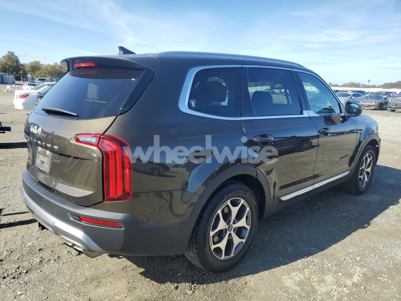 Photo 3 of 2022 KIA TELLURIDE EX (VIN 5XYP3DHC4NG271804)