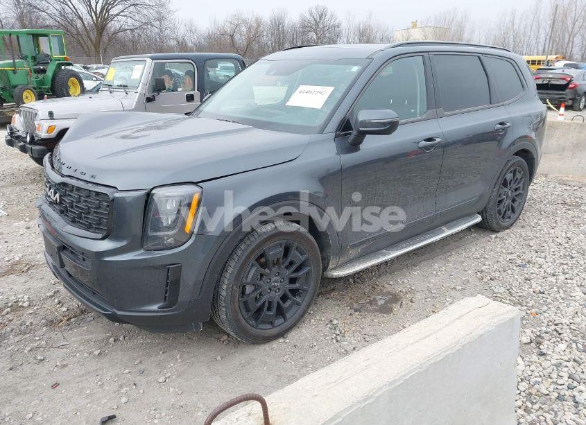 Photo 2 of 2022 Kia Telluride EX (VIN 5XYP3DHC9NG235896)