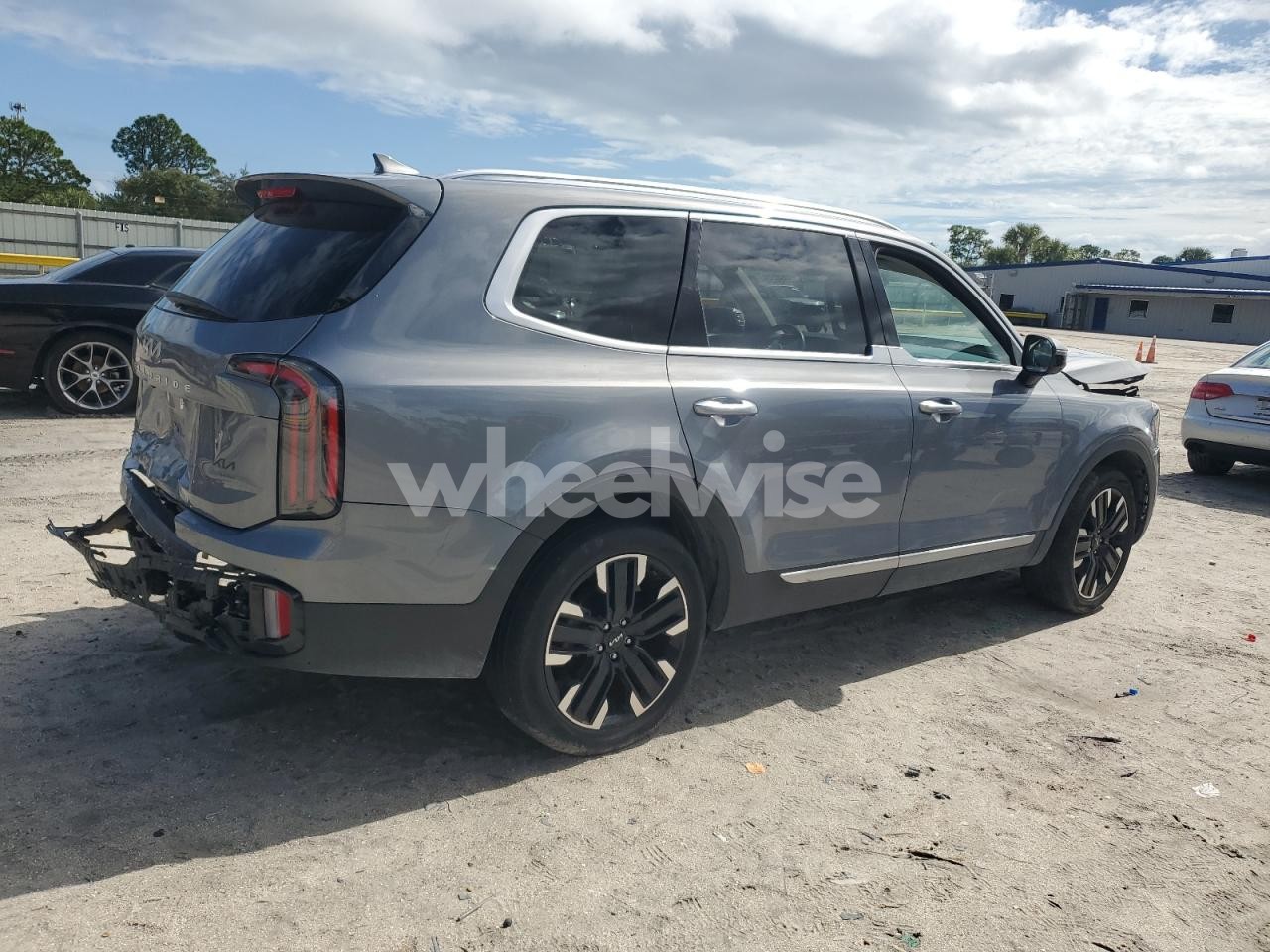Photo 3 of 2023 KIA TELLURIDE SX (VIN 5XYP54GC3PG401828)