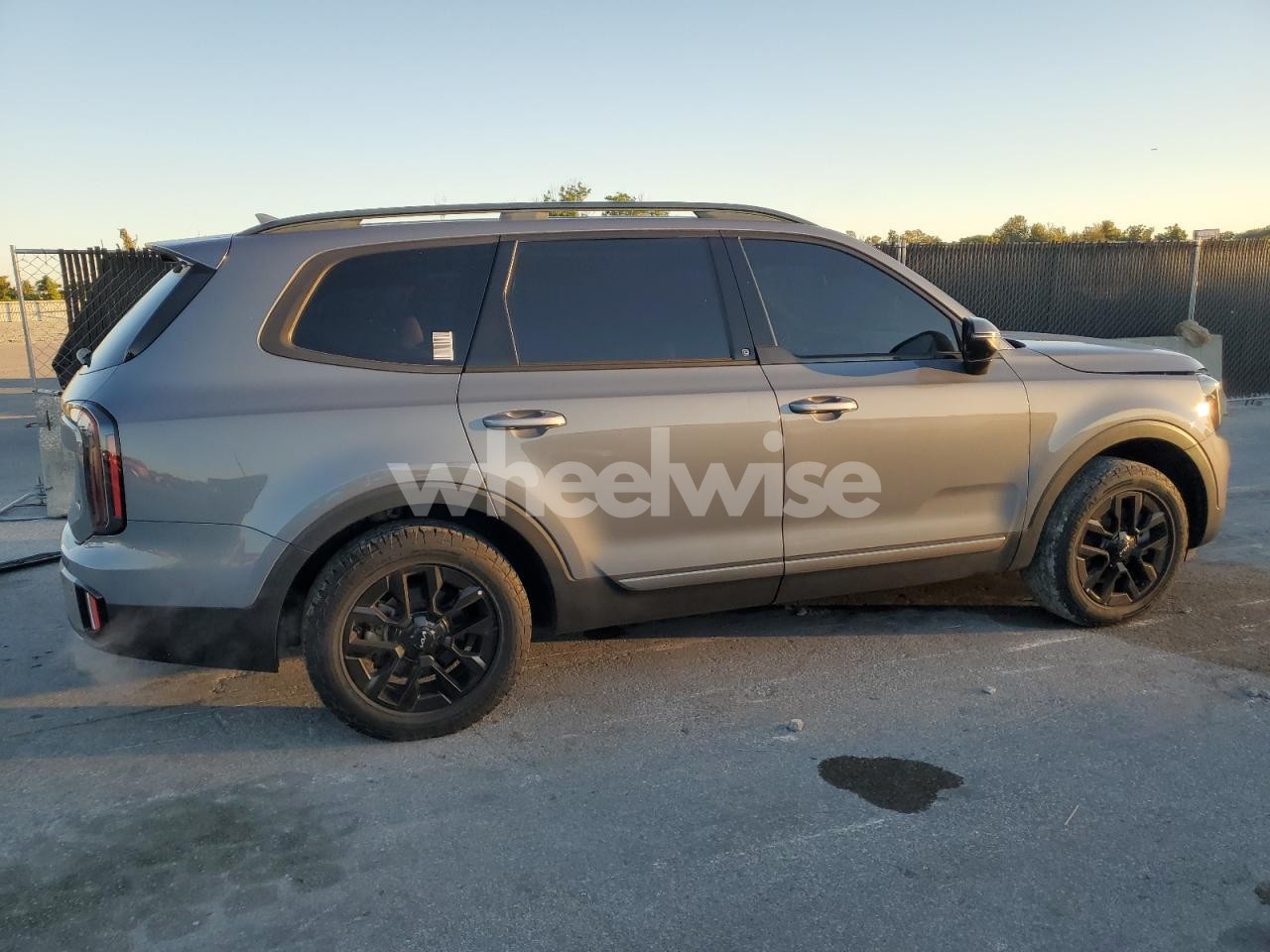 Photo 3 of 2023 KIA TELLURIDE SX (VIN 5XYP5DGC0PG336131)