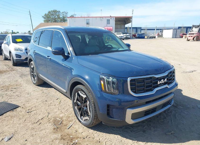 2023 Kia Telluride S (VIN 5XYP64GC1PG348091) main photo