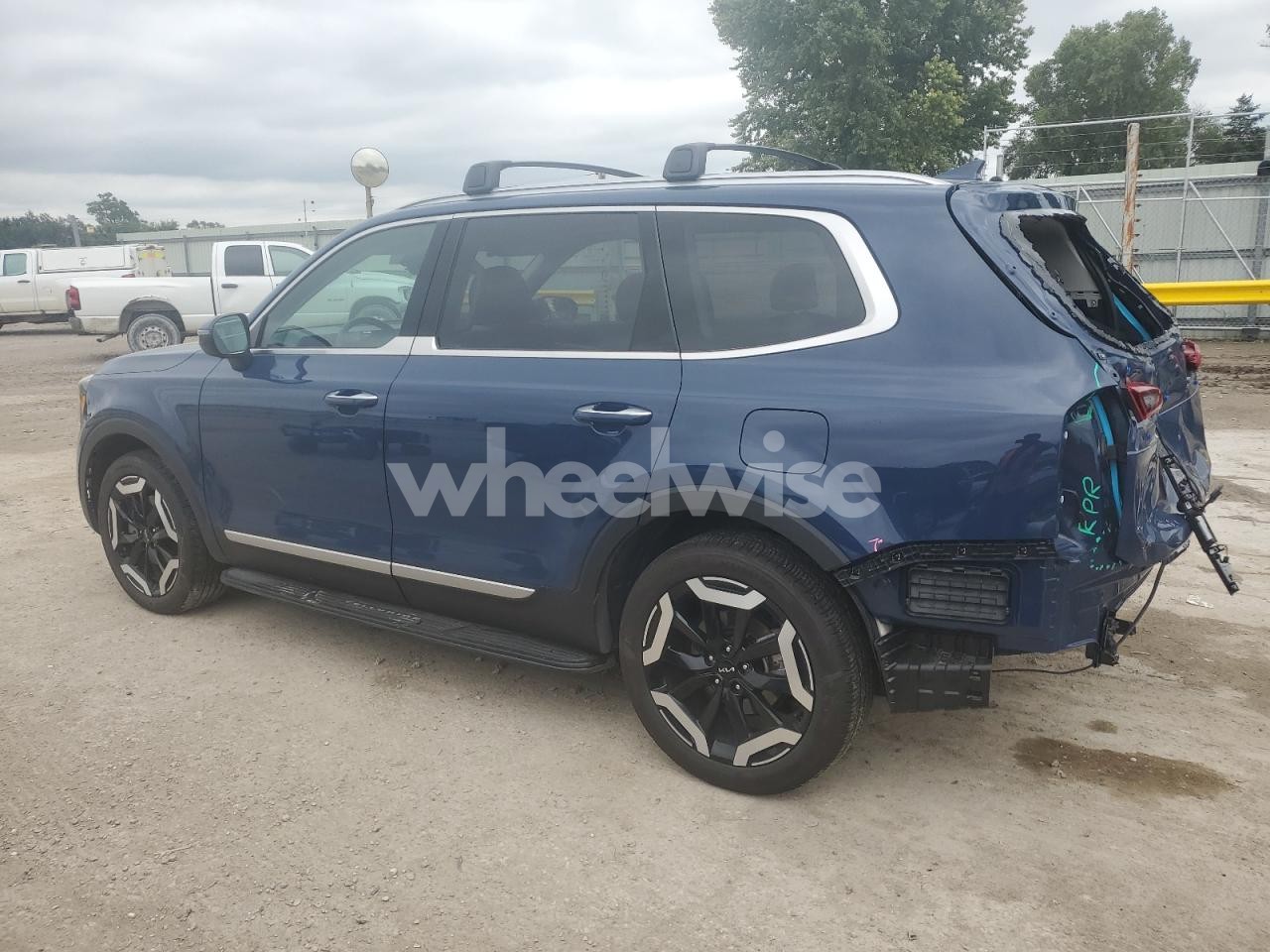 Photo 2 of 2024 KIA TELLURIDE S (VIN 5XYP64GC8RG510883)