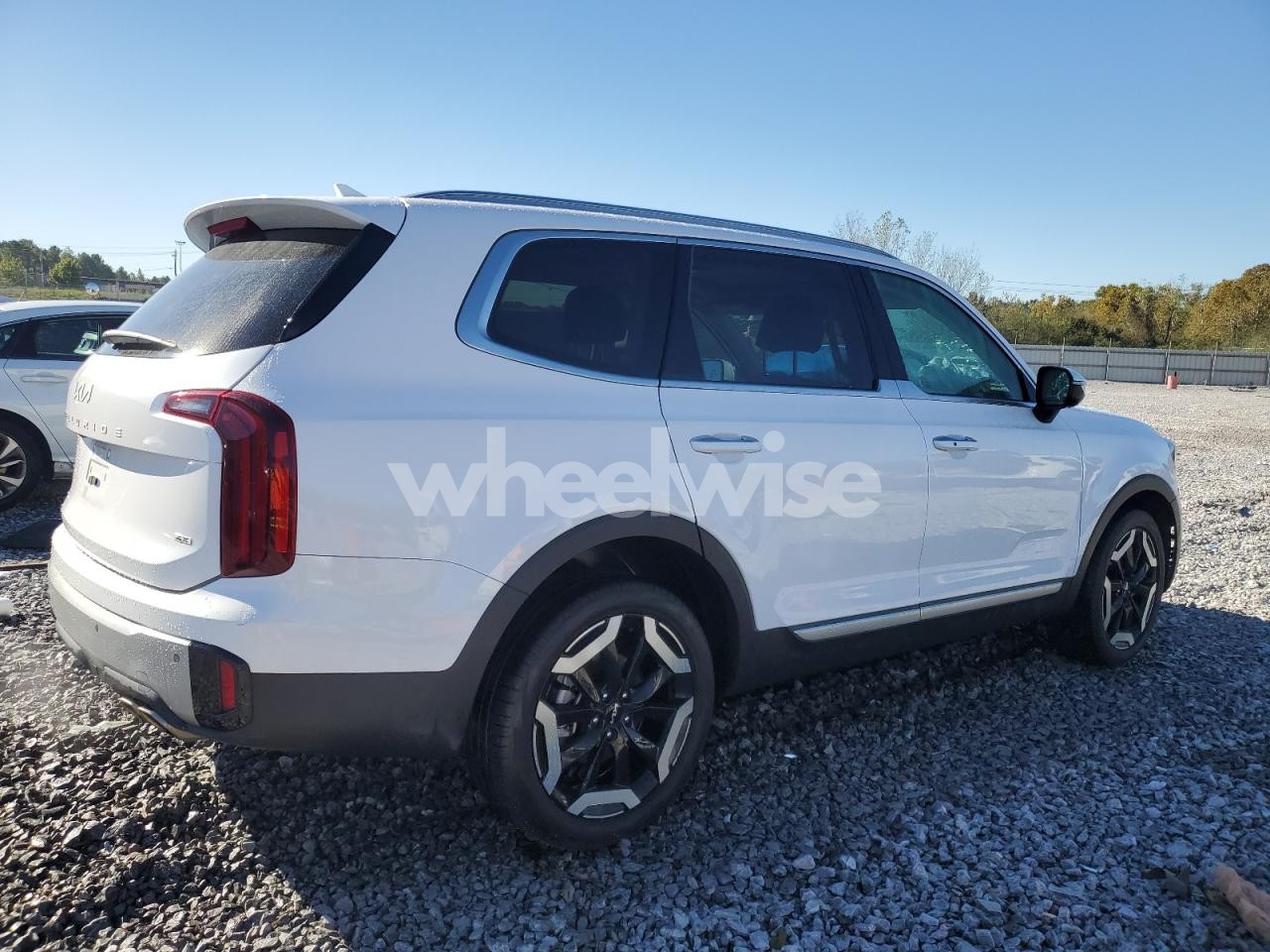 Photo 3 of 2024 KIA TELLURIDE S (VIN 5XYP6DGC6RG491461)
