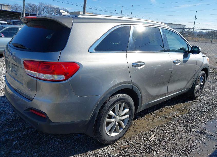 Photo 4 of 2016 Kia Sorento 2.4L LX (VIN 5XYPG4A30GG035703)