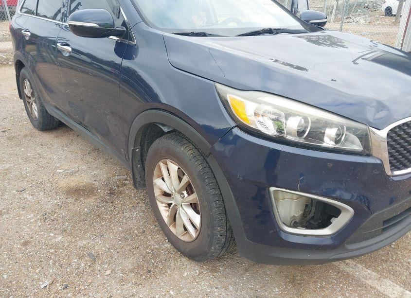 Photo 6 of 2016 Kia Sorento 2.4L LX (VIN 5XYPG4A30GG036205)