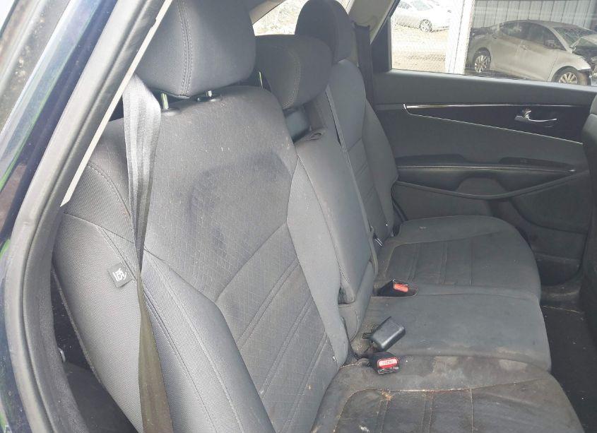 Photo 8 of 2016 Kia Sorento 2.4L LX (VIN 5XYPG4A30GG036205)