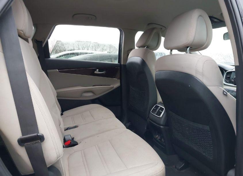 Photo 8 of 2016 Kia Sorento 2.4L LX (VIN 5XYPG4A30GG037225)
