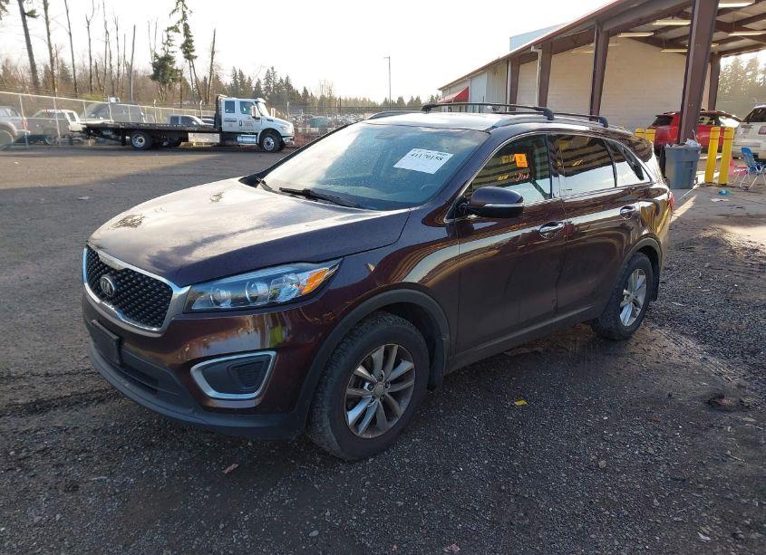 Photo 2 of 2016 Kia Sorento 2.4L LX (VIN 5XYPG4A30GG043140)