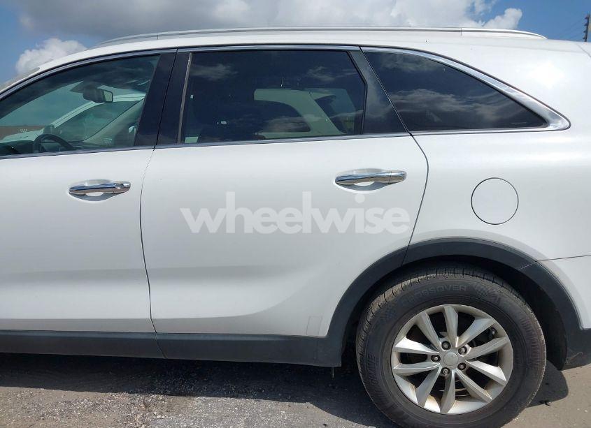 Photo 14 of 2016 Kia Sorento 2.4L LX (VIN 5XYPG4A30GG053361)