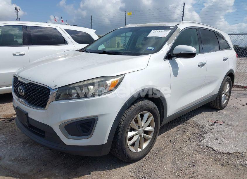 Photo 2 of 2016 Kia Sorento 2.4L LX (VIN 5XYPG4A30GG053361)