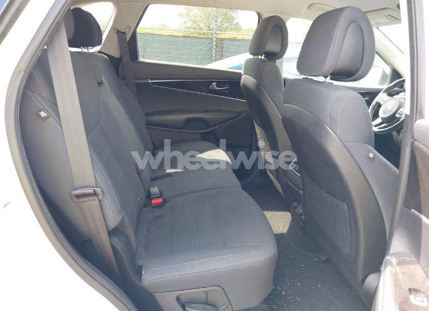 Photo 8 of 2016 Kia Sorento 2.4L LX (VIN 5XYPG4A30GG053361)