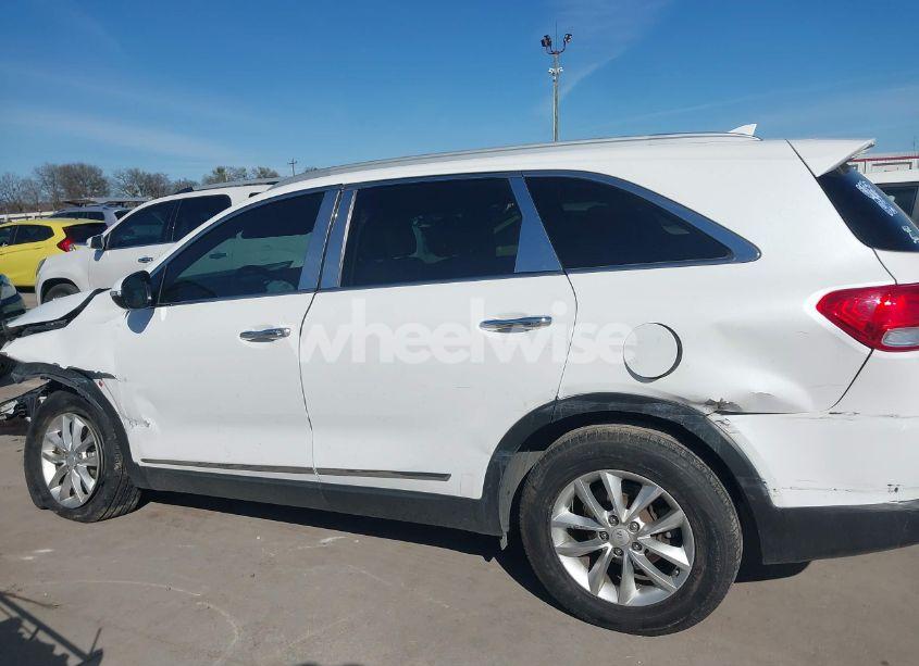 Photo 15 of 2016 Kia Sorento 2.4L LX (VIN 5XYPG4A30GG059192)