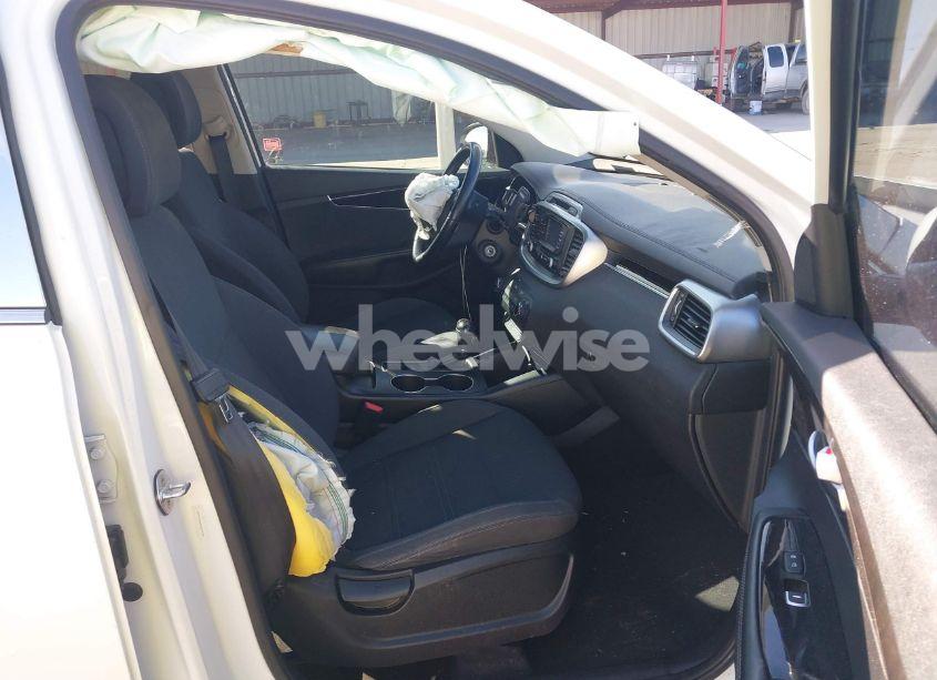 Photo 5 of 2016 Kia Sorento 2.4L LX (VIN 5XYPG4A30GG059192)