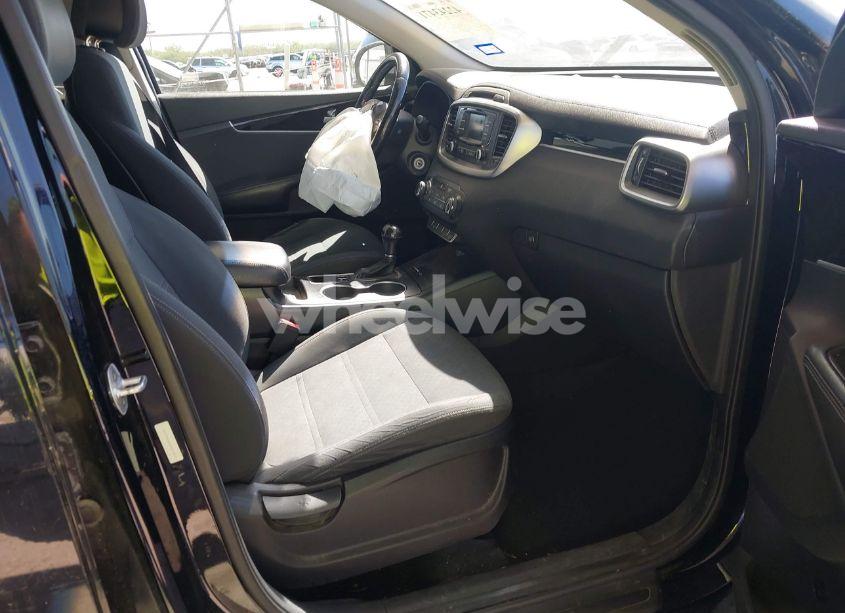 Photo 5 of 2016 Kia Sorento 2.4L LX (VIN 5XYPG4A30GG074470)