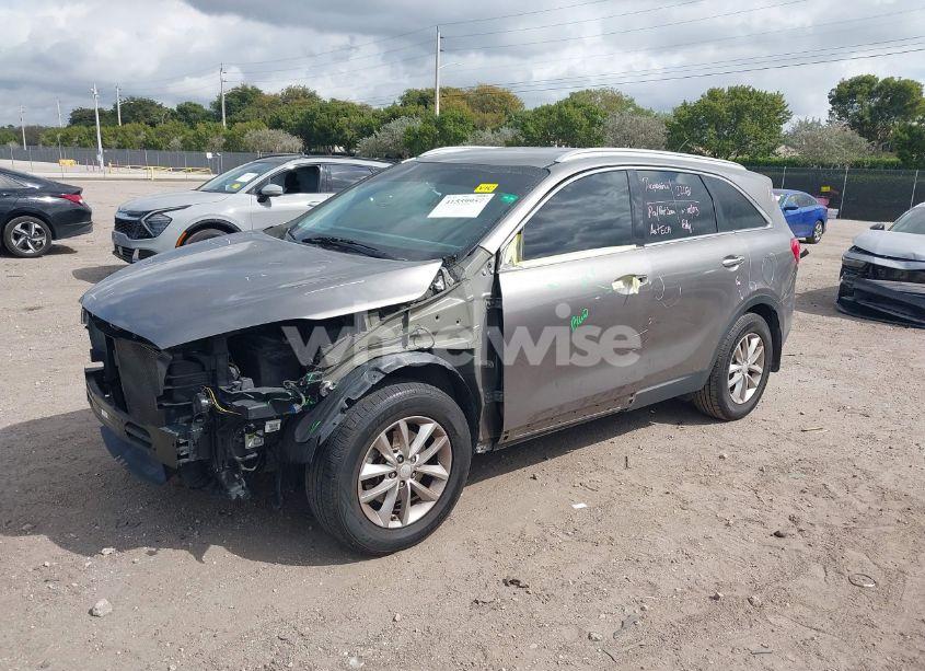 Photo 2 of 2016 Kia Sorento 2.4L LX (VIN 5XYPG4A30GG093200)