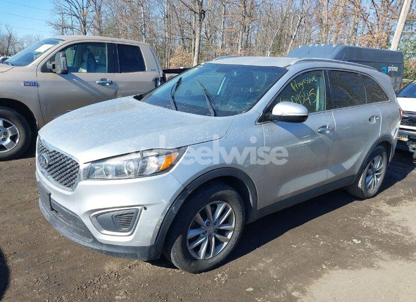Photo 2 of 2016 Kia Sorento 2.4L LX (VIN 5XYPG4A30GG115308)