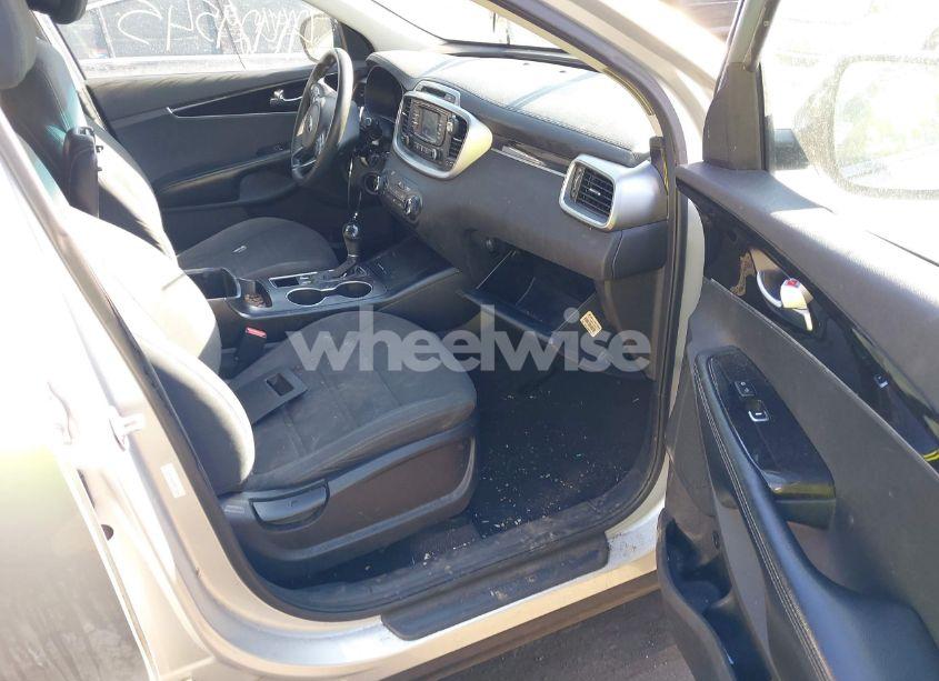 Photo 5 of 2016 Kia Sorento 2.4L LX (VIN 5XYPG4A30GG115308)
