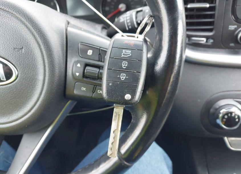 Photo 11 of 2016 Kia Sorento 2.4L LX (VIN 5XYPG4A30GG157896)