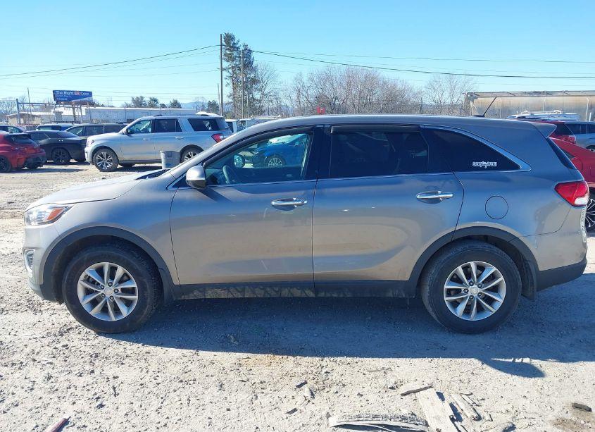 Photo 14 of 2016 Kia Sorento 2.4L L (VIN 5XYPG4A30GG166873)