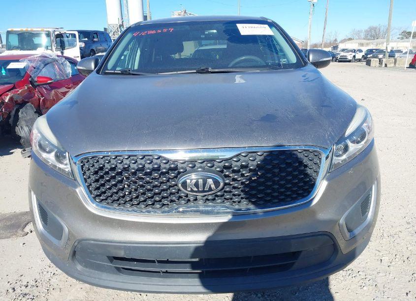 Photo 6 of 2016 Kia Sorento 2.4L L (VIN 5XYPG4A30GG166873)