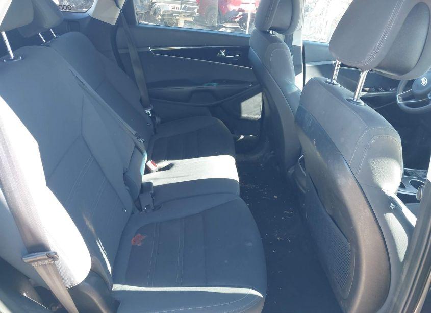 Photo 8 of 2016 Kia Sorento 2.4L L (VIN 5XYPG4A30GG166873)