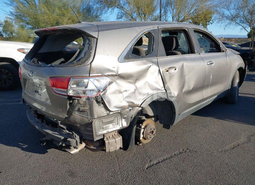 Photo 4 of 2016 Kia Sorento 2.4L L (VIN 5XYPG4A30GG171605)