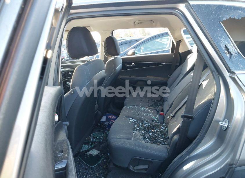 Photo 8 of 2016 Kia Sorento 2.4L L (VIN 5XYPG4A30GG171605)