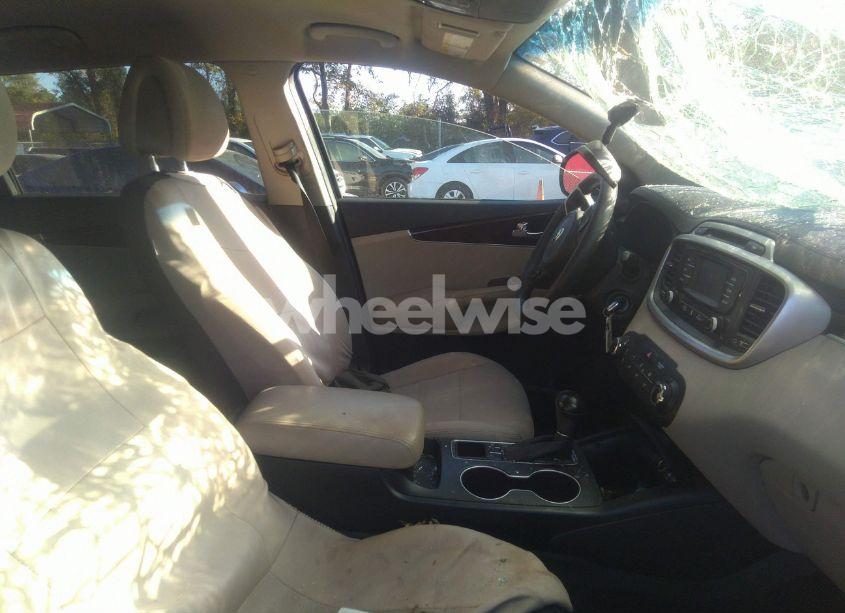 Photo 5 of 2016 Kia Sorento 2.4L LX (VIN 5XYPG4A30GG175184)