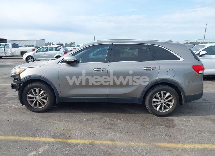 Photo 15 of 2017 Kia Sorento 2.4L LX (VIN 5XYPG4A30HG204538)