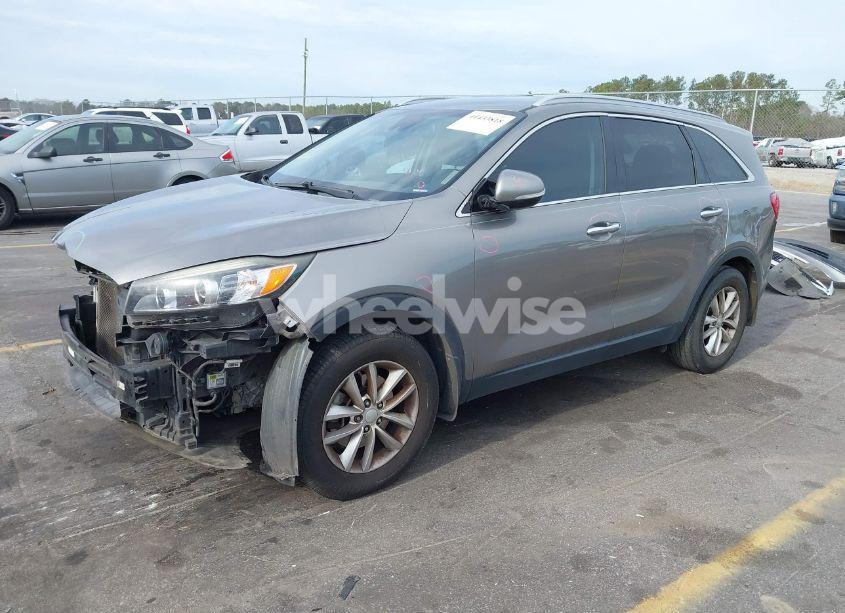 Photo 2 of 2017 Kia Sorento 2.4L LX (VIN 5XYPG4A30HG204538)