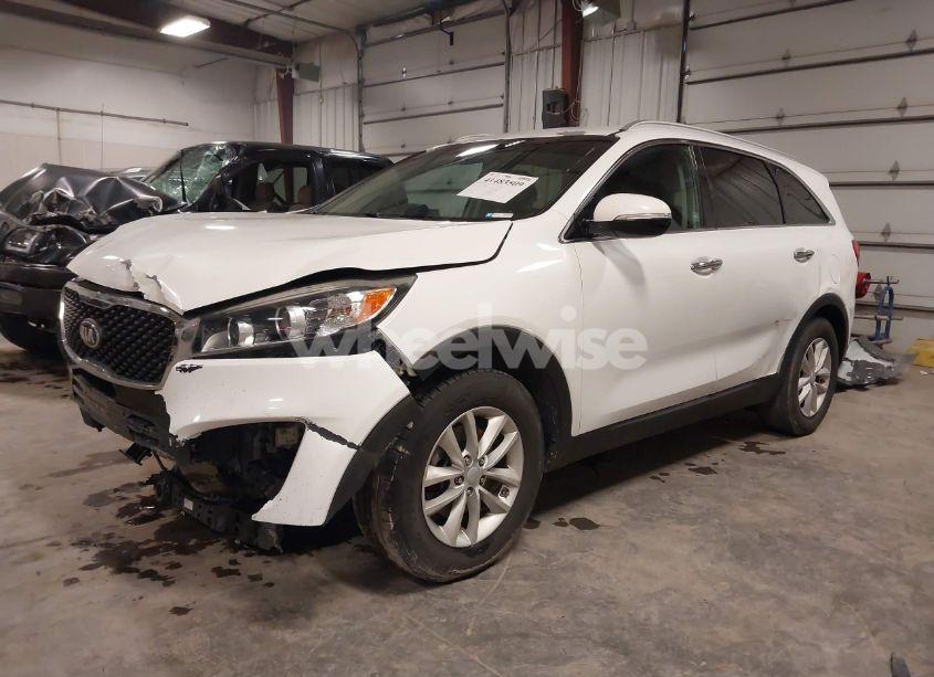 Photo 2 of 2017 Kia Sorento 2.4L LX (VIN 5XYPG4A30HG206354)