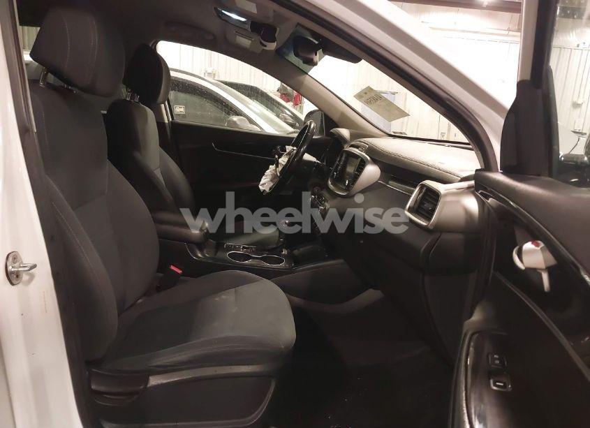 Photo 5 of 2017 Kia Sorento 2.4L LX (VIN 5XYPG4A30HG206354)